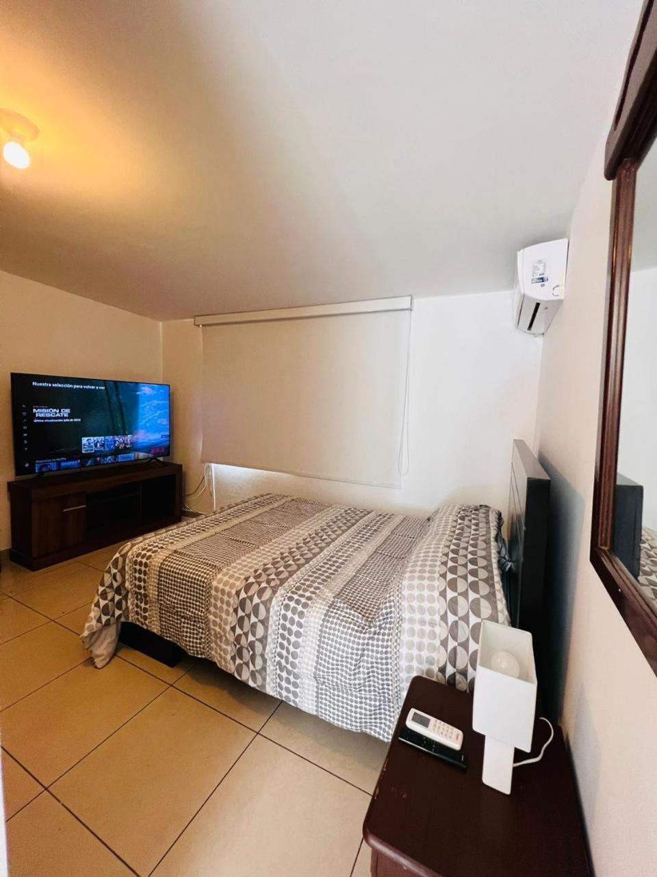 Habitacion Con Bano Y Ac A Una Cuadra Embajada Usa *