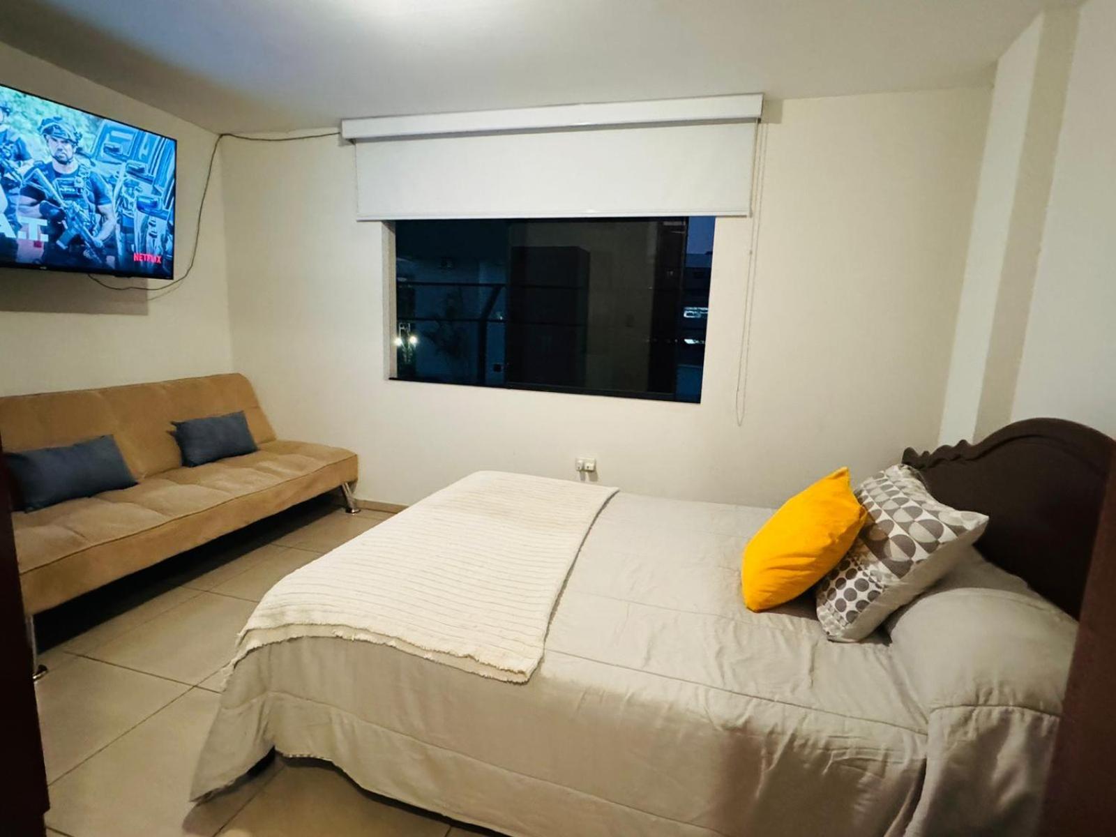 Habitacion Con Bano Y Ac A Una Cuadra Embajada Usa Casa de hóspedes Lima