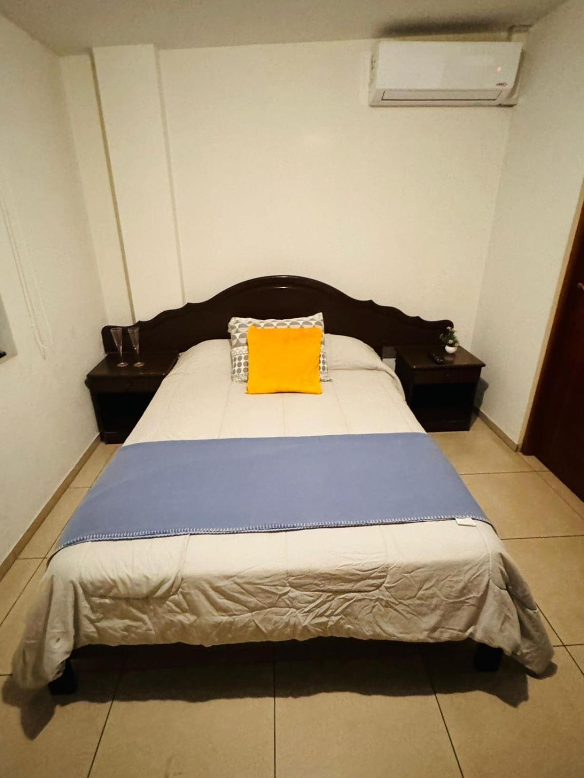 Habitacion Con Bano Y Ac A Una Cuadra Embajada Usa *