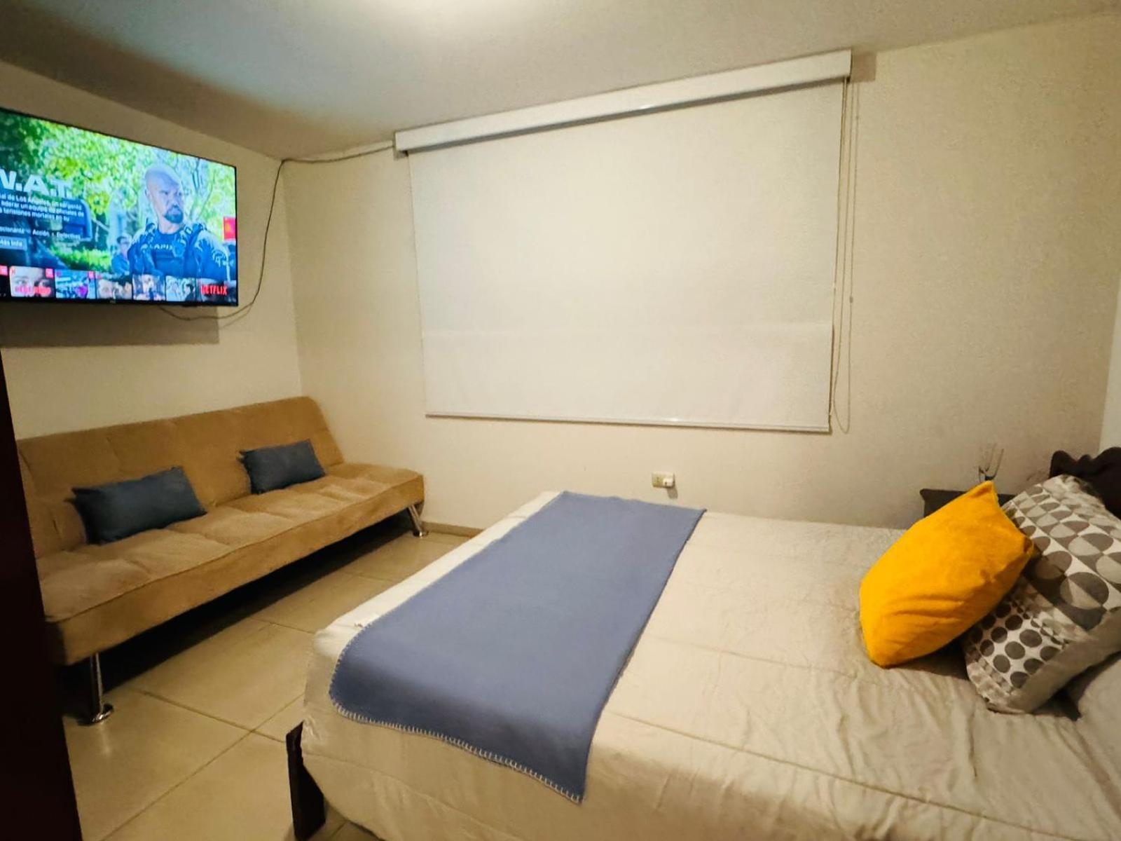 Casa de hóspedes Habitacion Con Bano Y Ac A Una Cuadra Embajada Usa