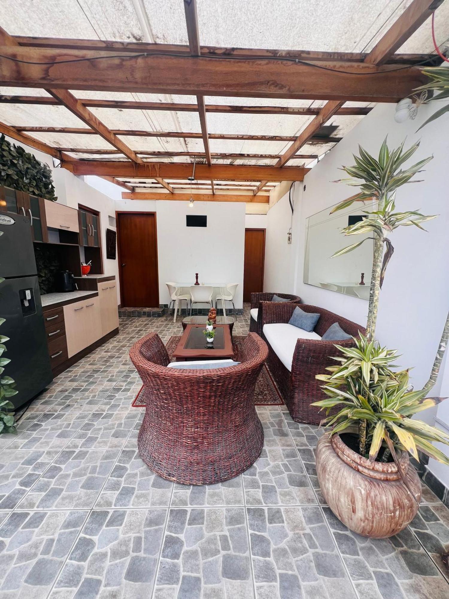 Casa de hóspedes Habitacion Con Bano Y Ac A Una Cuadra Embajada Usa
