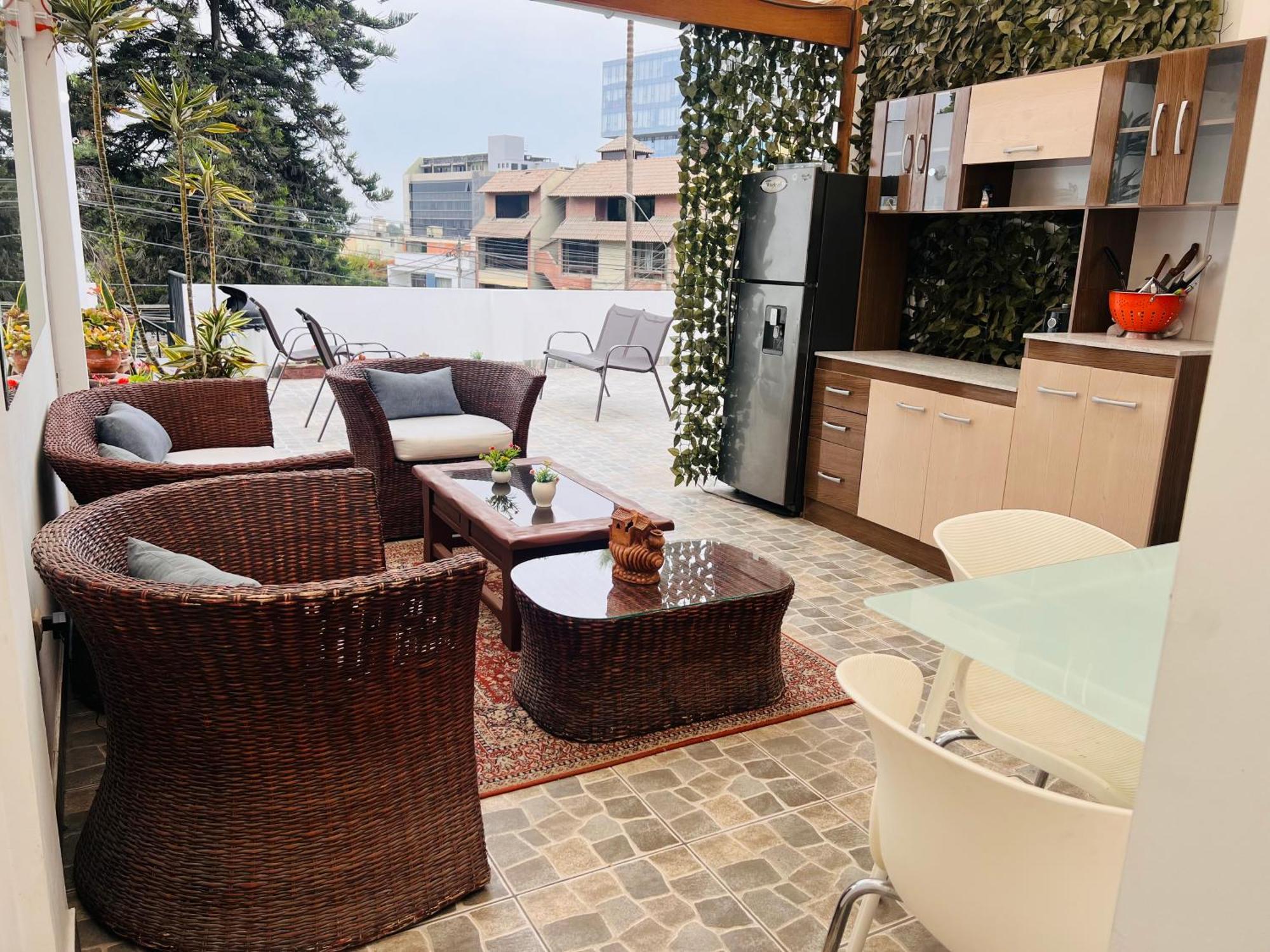 Habitacion Con Bano Y Ac A Una Cuadra Embajada Usa Casa de hóspedes