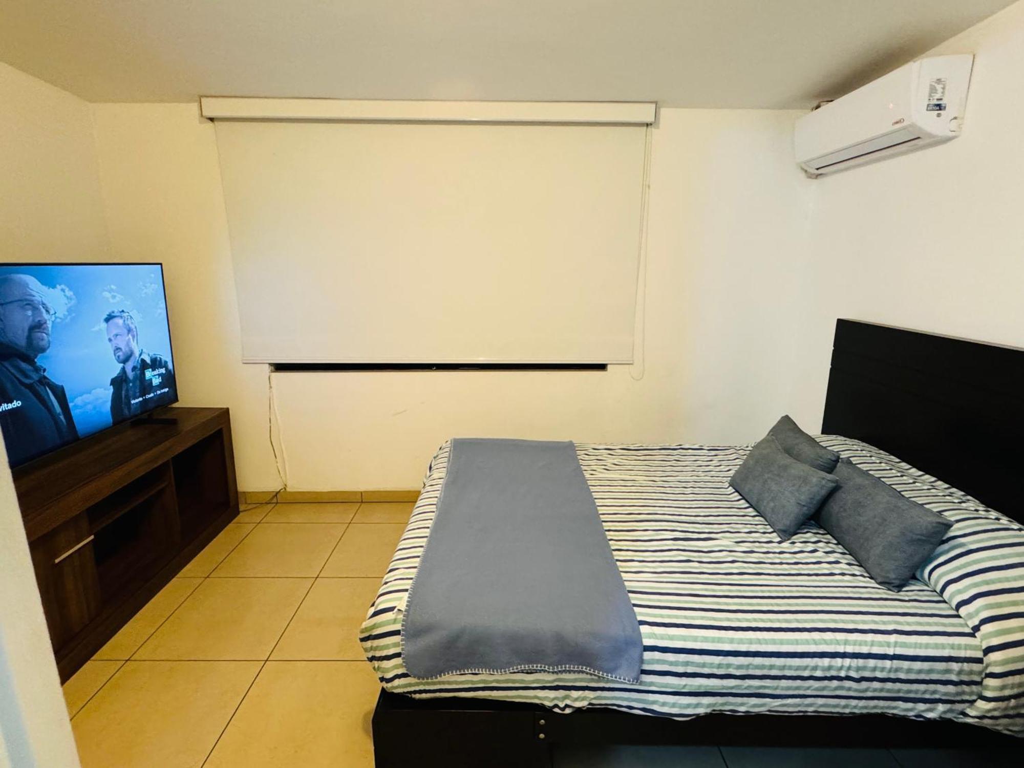 Habitacion Con Bano Y Ac A Una Cuadra Embajada Usa * Lima