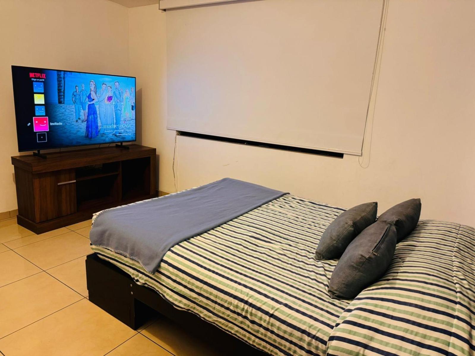 Habitacion Con Bano Y Ac A Una Cuadra Embajada Usa Maison d'hôtes *