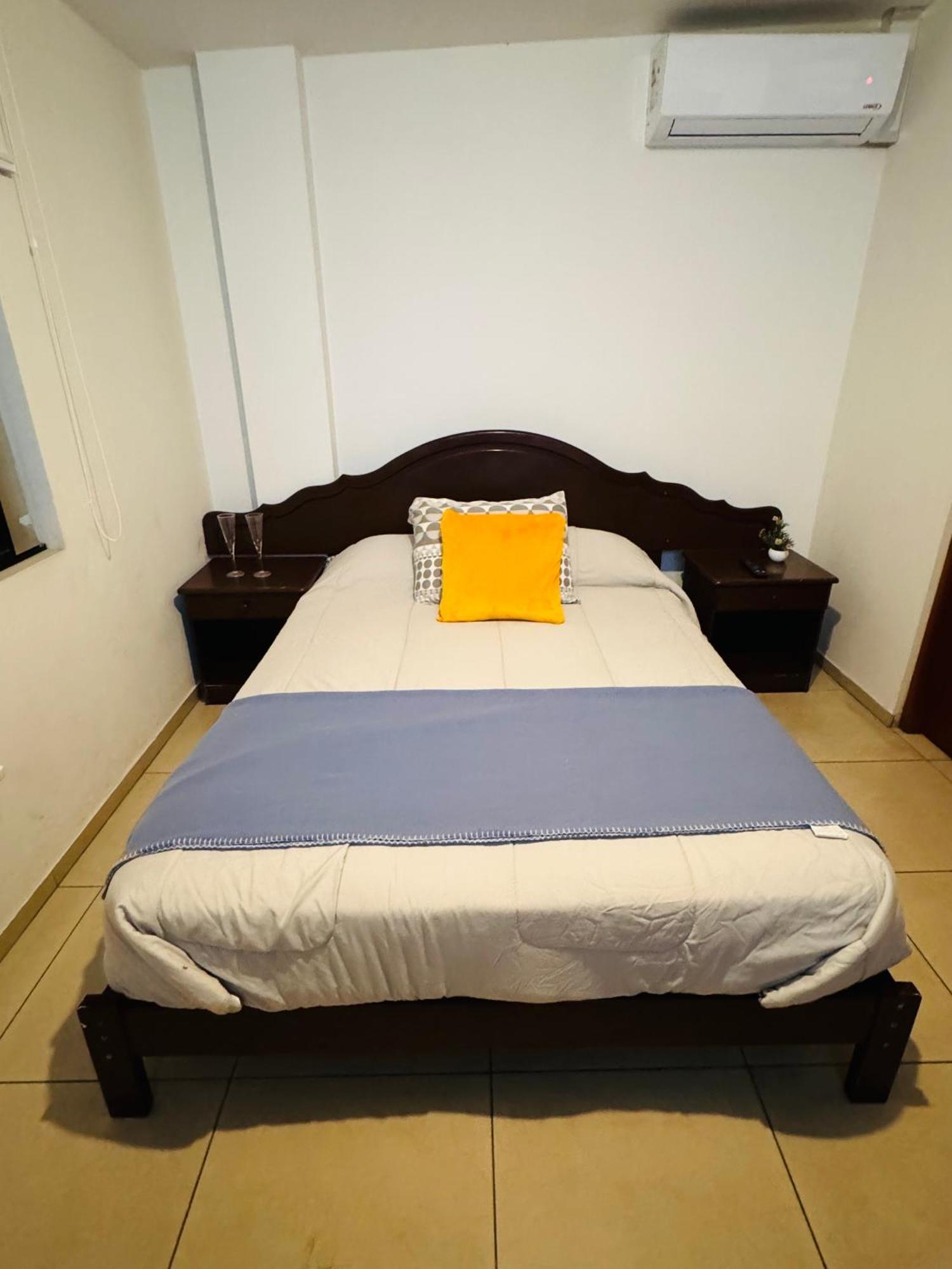 Habitacion Con Bano Y Ac A Una Cuadra Embajada Usa * Lima