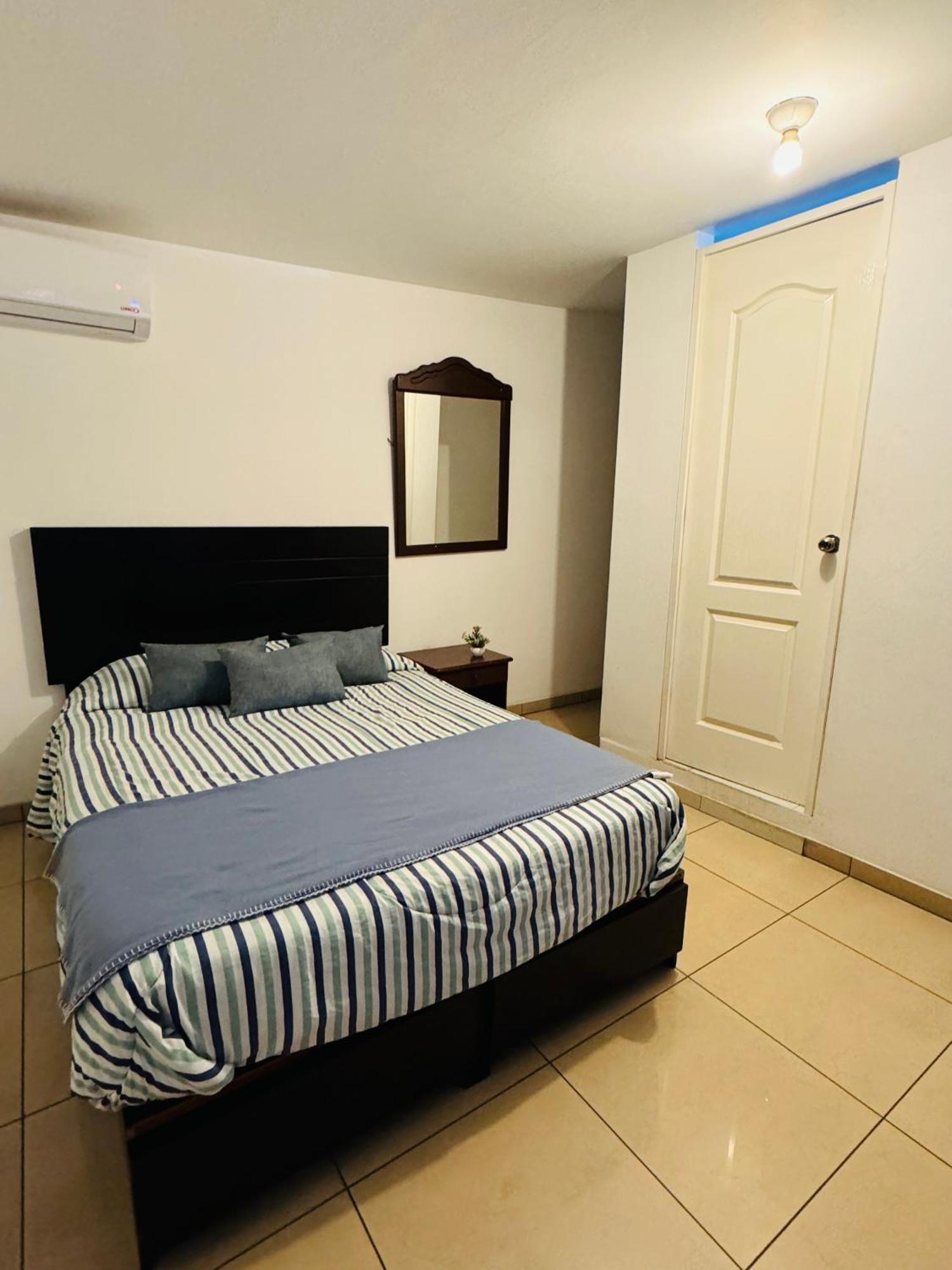 Habitacion Con Bano Y Ac A Una Cuadra Embajada Usa
