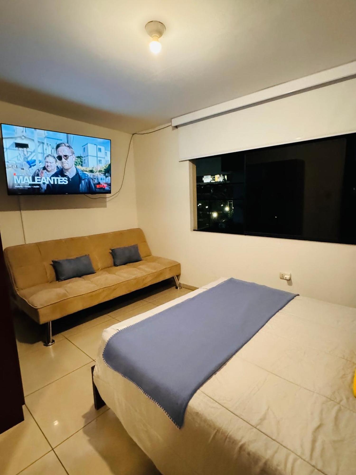 Habitacion Con Bano Y Ac A Una Cuadra Embajada Usa *